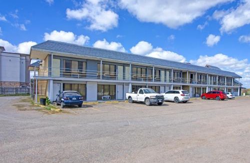 Florida Panhandle Hotel | Sunset Inn Flatonia I 10 by Hotel O