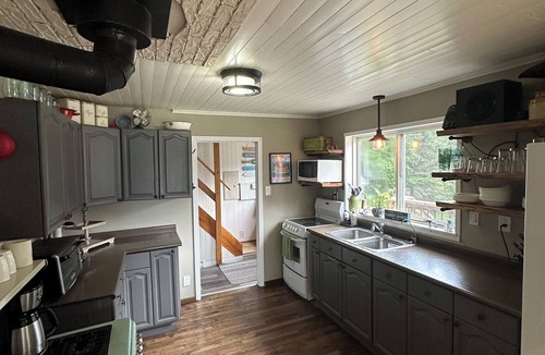 Magnetawan Cottage | SunSets and Campfires, Great Family Getaway!
