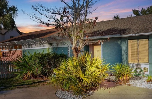 Thomas Drive House | Sunsets on Lagoon Beach Getaway – Grill, Private Patio, Golf Carts Welcome