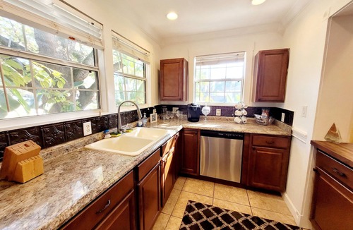 Sun Bay South House | Sunshine Paradise Getaway 14 mins to Downtown Tampa
