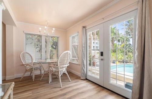 Treasure Island Apartment | Sunshine Pine Palm Treasure Island Beach Sleeps 16