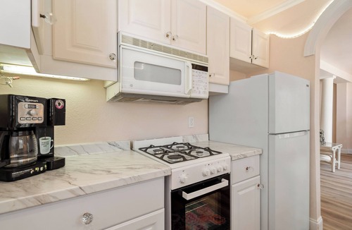 Treasure Island Cottage | Sunshine Pine Treasure Island Beach Sleeps 12
