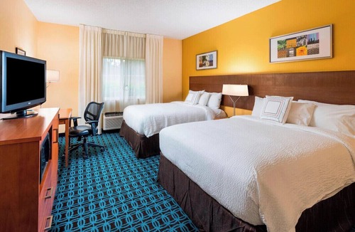 Clearwater Hotel | Sunshine&Value Double Queen: Breakfast, Pool & Gym