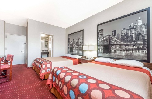 North Bergen Hotel | Super 8 by Wyndham North Bergen NJ/NYC Area