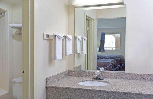 Suwanee Hotel | Super 8 by Wyndham Suwanee