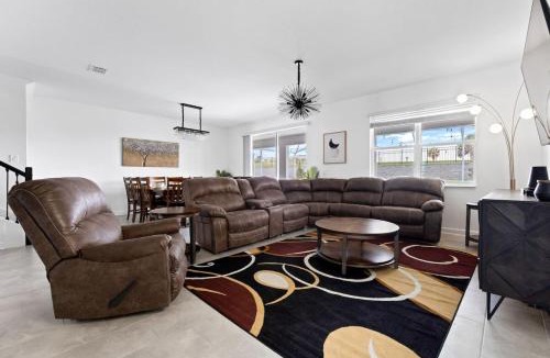 Four Corners House | Super 8BR Resort Pool Vacation Home Near Disney