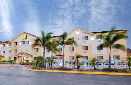 Clearwater Hotel | Super8 by Wyndham NEARBY Clearwater St Petersburg International Airport