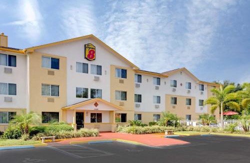 Clearwater Hotel | Super8 by Wyndham NEARBY Clearwater St Petersburg International Airport