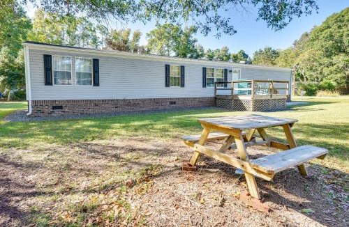 Supply House | Supply Cottage w/Deck < 2 Mi to the Beach!
