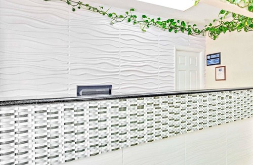 North Trail Hotel | SureStay Hotel by Best Western Sarasota Lido Beach