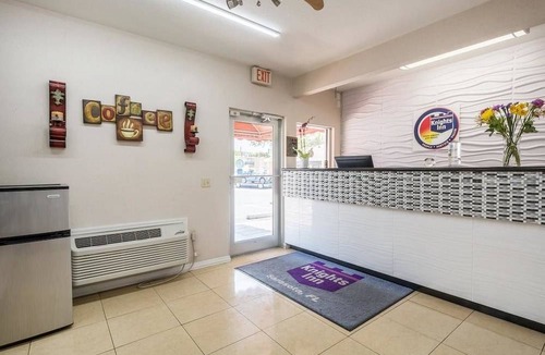 North Trail Hotel | SureStay Hotel by Best Western Sarasota Lido Beach