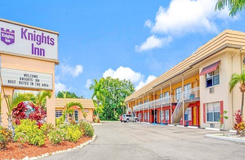 North Trail Hotel | SureStay Hotel by Best Western Sarasota Lido Beach