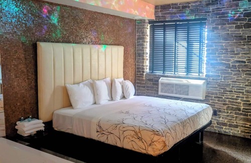 Queens Hotel | Surfside Motel