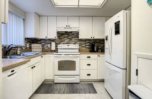 New Smyrna Beach Apartment | Sweet and Salty! Salt Life Villa, a cozy beach condo with great amenities