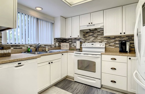 New Smyrna Beach Apartment | Sweet and Salty! Salt Life Villa, a cozy beach condo with great amenities