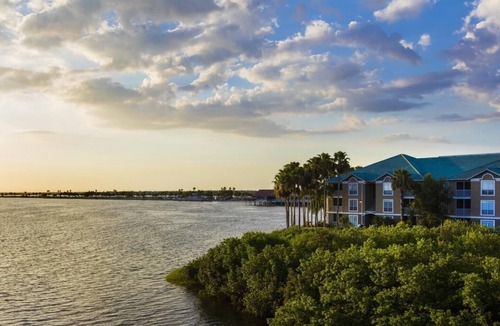 Rocky Point Condo | Tampa Bay 2BR - Pool View, King, Queen & Kitchen