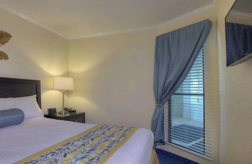 Rocky Point Hotel | Tampa Bay Double Queen 1BR w/Pool & Beach Access