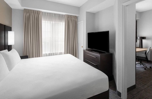 Oldsmar Hotel | Tampa Bay Retreat: Kitchen Suites, Outdoor Pool & Breakfast | 4 Units
