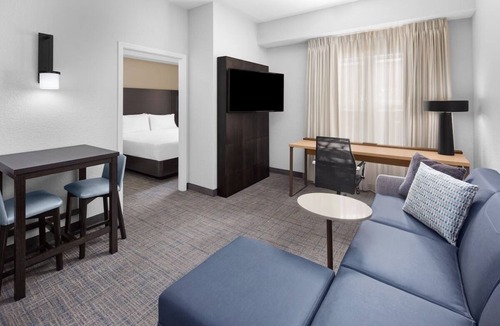 Oldsmar Hotel | Tampa Bay Retreat: Kitchen Suites, Outdoor Pool & Breakfast | 4 Units
