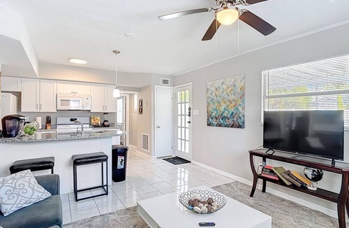 Tampa Cabin | Tampa Pool Property with 4 Apartments