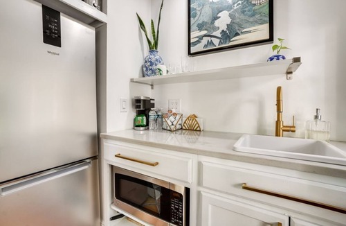 Beach Park Apartment | Tampa Studio: Near Stadium, Shops & Beaches