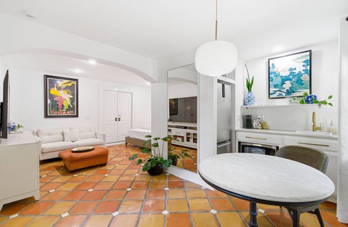Beach Park Apartment | Tampa Studio: Near Stadium, Shops & Beaches