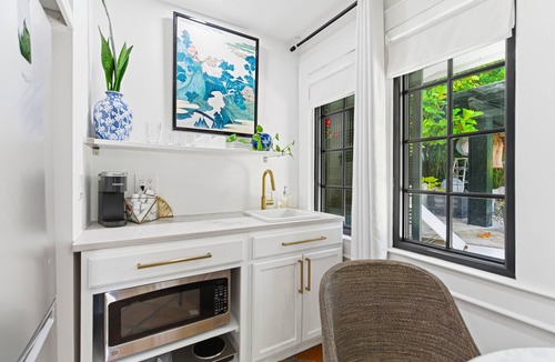 Beach Park Apartment | Tampa Studio: Near Stadium, Shops & Beaches