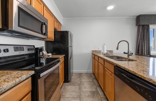 Rocky Point Apartment | Tampa Suite w/Bay Views | Pool, Bar, & More!