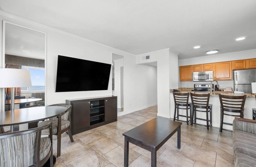 Rocky Point Apartment | Tampa Suite w/Bay Views | Pool, Bar, & More!