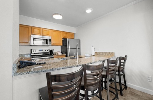 Rocky Point Apartment | Tampa Suite w/Bay Views | Pool, Bar, & More!