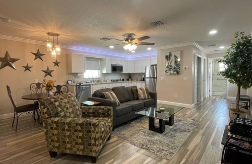Carrollwood House | Tampa Super Suite
