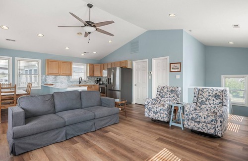 Colington Harbour House | Teach na Mara: Ensuite Bedroom | Private Boat Dock