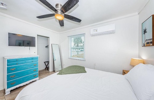 Largo Apartment | Teal Tropical Villa