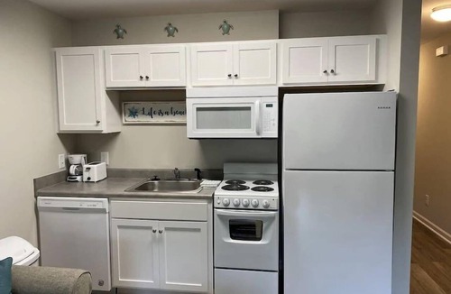 Briarcliffe Acres Apartment | Teal Turtle Lodge Studio in Ocean Creek Resort
