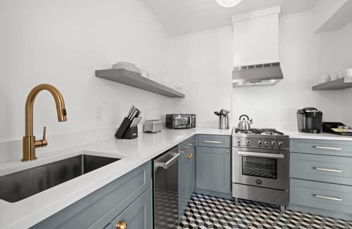 Hyde Park Apartment | The Adaline #7 - Luxury Second Floor Bayshore Apt!