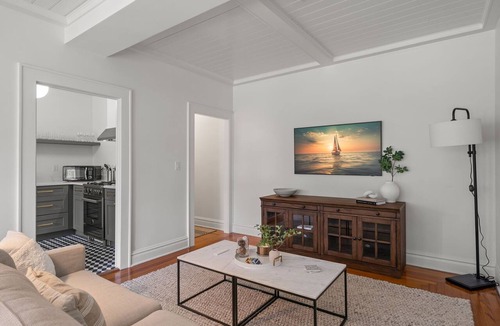 Hyde Park Apartment | The Adaline #8 - Luxury Second Floor Bayshore Apt!