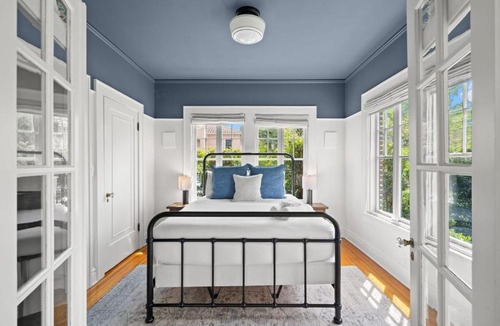 Hyde Park Apartment | The Adaline Room #7 - Gorgeous Hyde Park Apartment, 2nd Floor, Steps to Bayshore