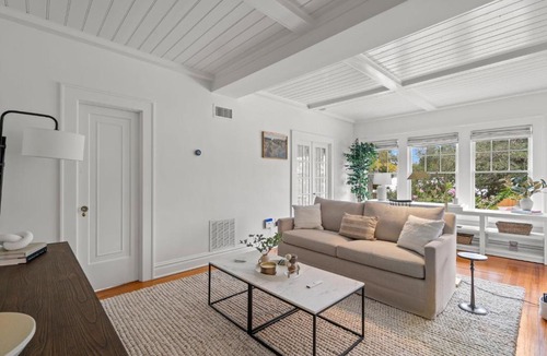 Hyde Park Apartment | The Adaline Room #8 - Beautiful Hyde Park Apt, 2nd Floor, Steps to Bayshore