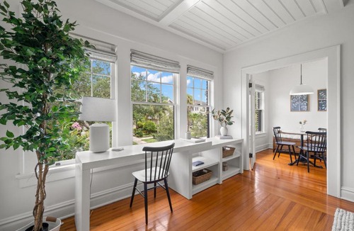 Hyde Park Apartment | The Adaline Room #8 - Beautiful Hyde Park Apt, 2nd Floor, Steps to Bayshore