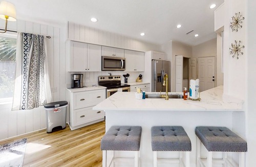 Indian Trails House | The Barefoot Bungalow House in Palm Coast With an Enclosed Pool & Grill