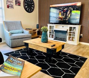 Old Seminole Heights House | The Beautiful Boutique 3Bed Pool Oasis