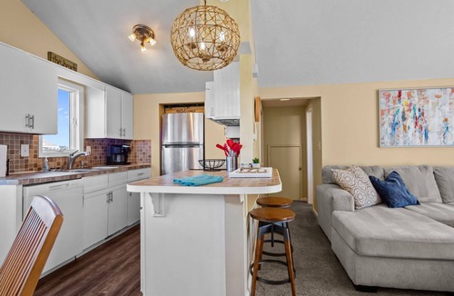 The Point House | The Bedloe: Cozy Beach Cottage