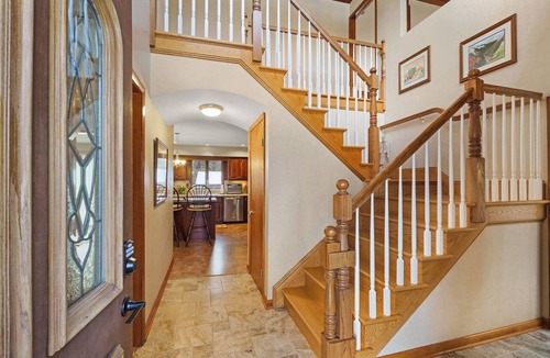 Newton House | The Bren Inn ~ Spacious Retreat Near Perona Farms