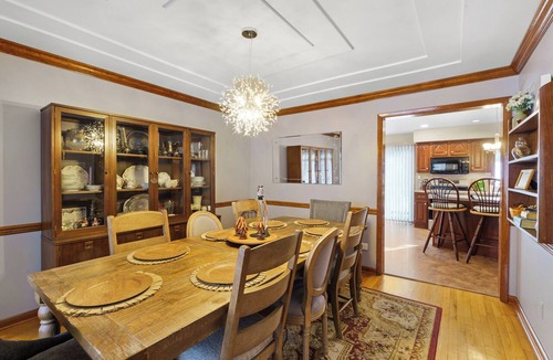 Newton House | The Bren Inn ~ Spacious Retreat Near Perona Farms