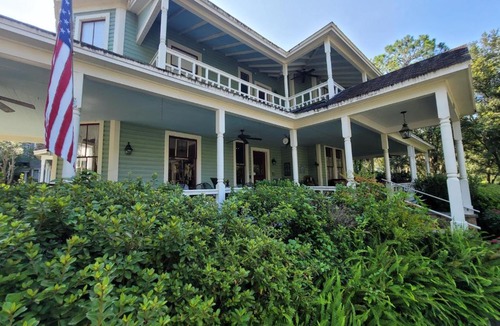 Gainesville Bed & Breakfast | The Camellia Rose Inn- King Room Stardust