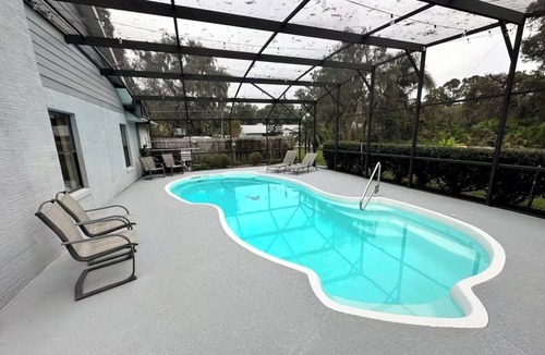 Tavares House | The Canal House on Lake Harris