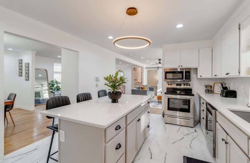 Columbia House | The Cola Gathering Spot | Sleeps 16 | 10 min to DT