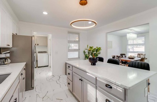 Columbia House | The Cola Gathering Spot | Sleeps 16 | 10 min to DT