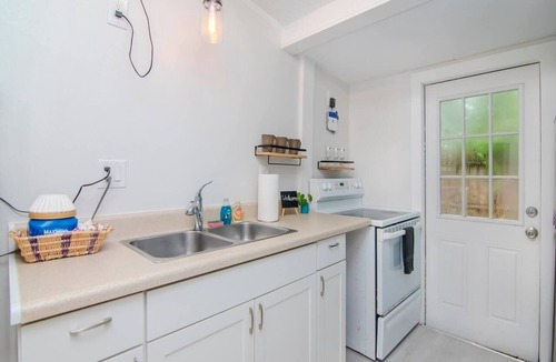 Clearwater Apartment | The Cottage in Clearwater - 30 Day Minimum Stay
