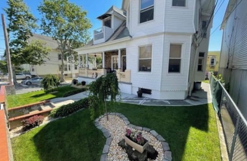 Jersey City Apartment | The Cove: Spacious 3-bdrm Apt w/Access to Large Deck/Gazebo Entertainment Area!